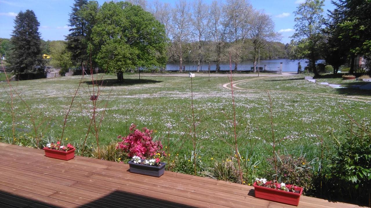 Auberge Du Lac De Mondon Mailhac-sur-Benaize Zewnętrze zdjęcie