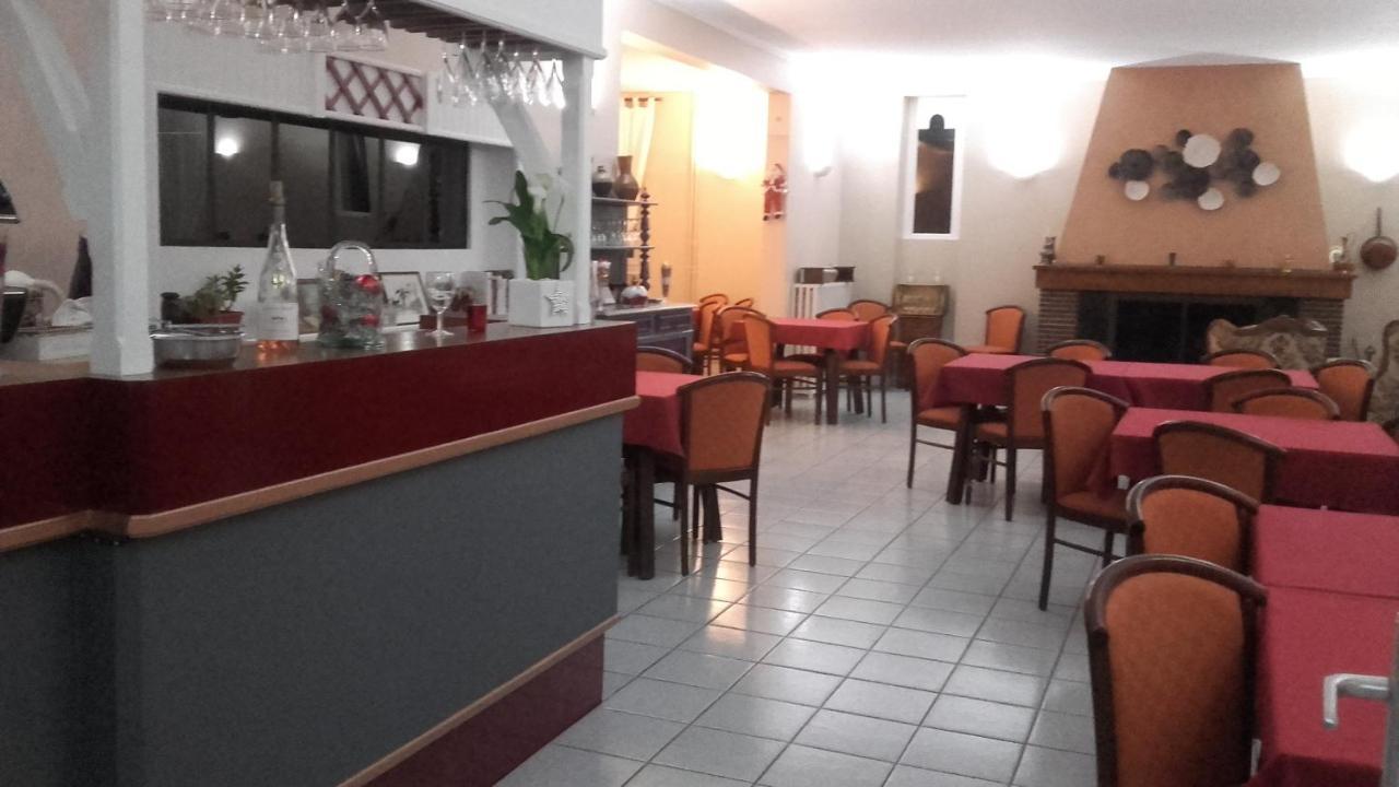 Auberge Du Lac De Mondon Mailhac-sur-Benaize Zewnętrze zdjęcie