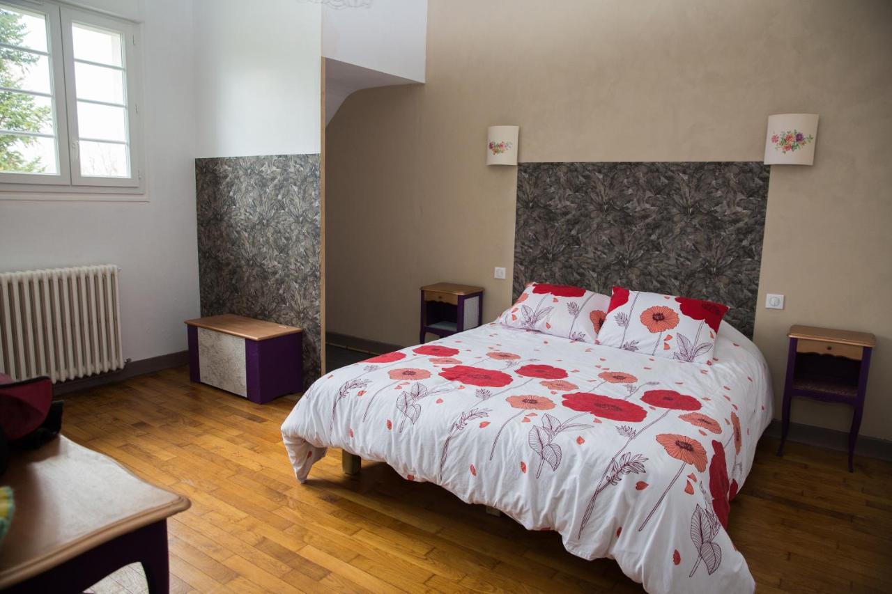 Auberge Du Lac De Mondon Mailhac-sur-Benaize Zewnętrze zdjęcie