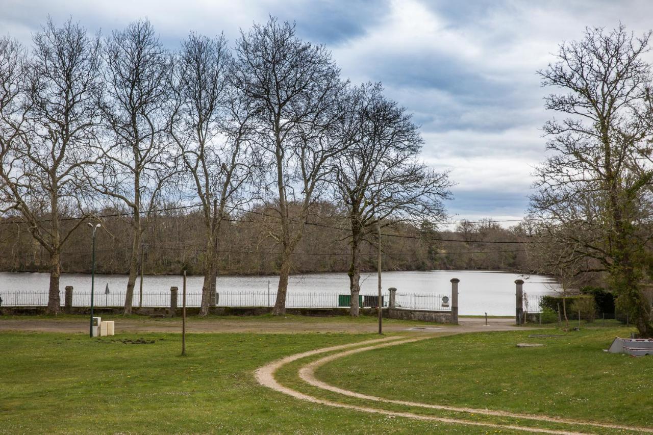 Auberge Du Lac De Mondon Mailhac-sur-Benaize Zewnętrze zdjęcie
