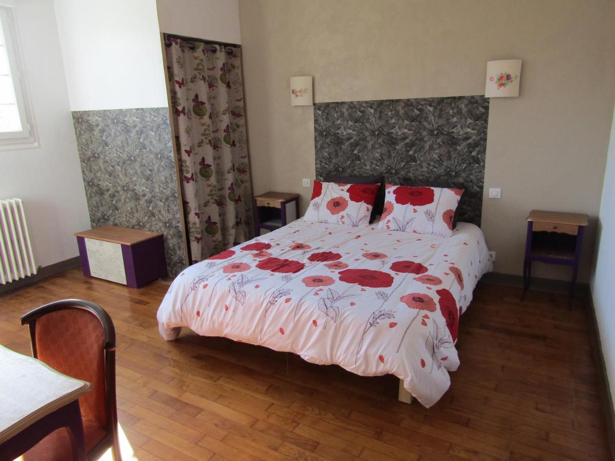 Auberge Du Lac De Mondon Mailhac-sur-Benaize Zewnętrze zdjęcie